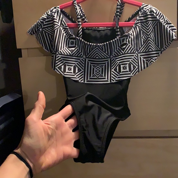 Off the shoulder Glam one piece 18-24m - Picture 3 of 4